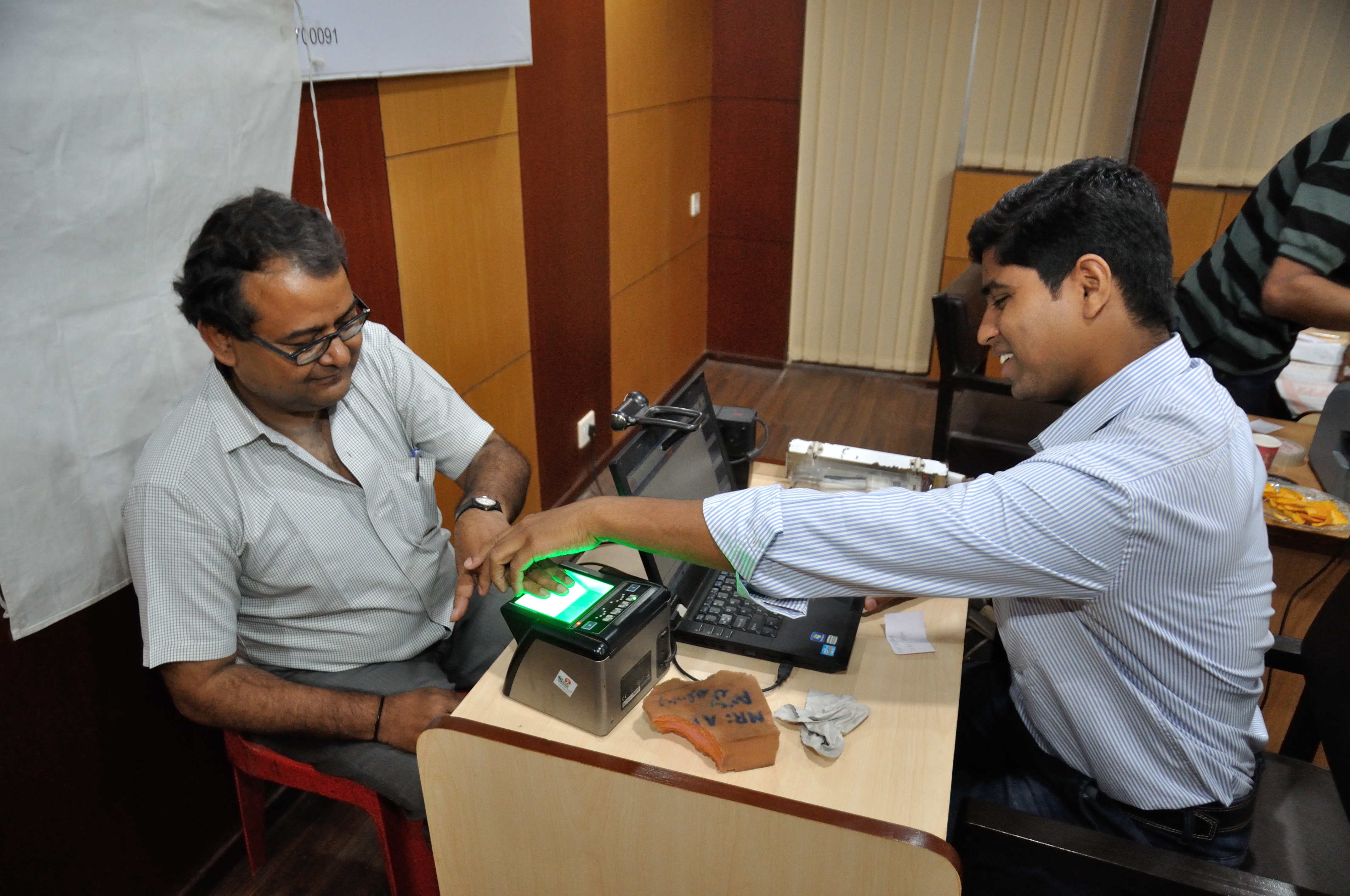 Optical biometric fingerprint sensor and shift muster verification