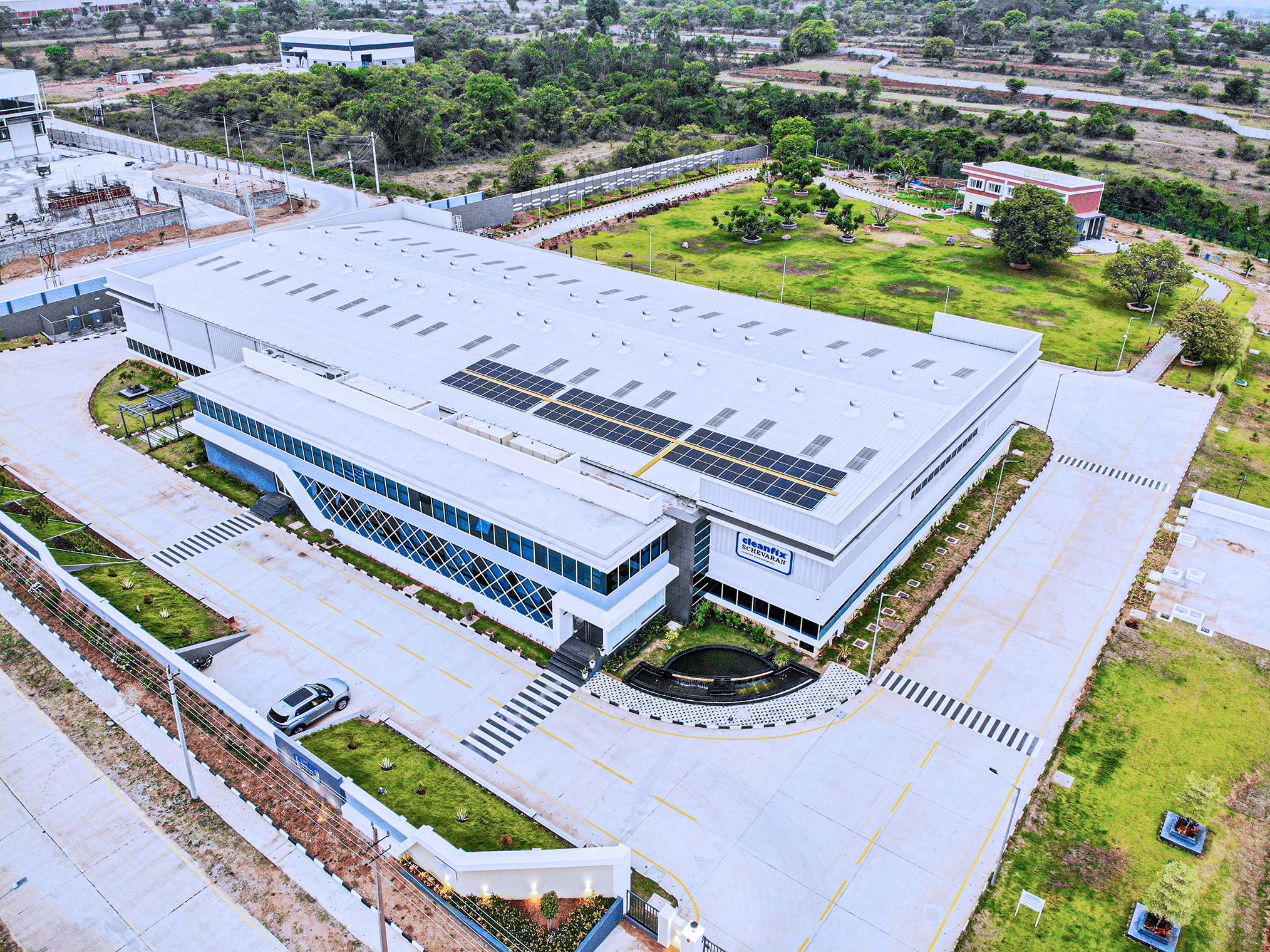 Industrial facilities management and technical maintenance team